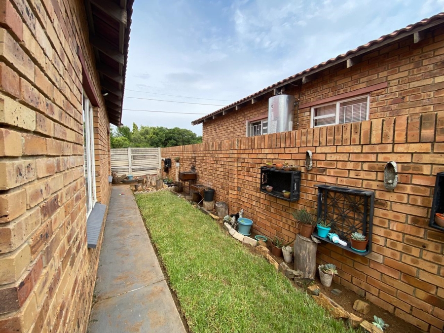 2 Bedroom Property for Sale in Kannoniers Park North West